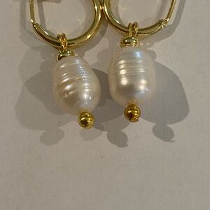 Elegant natural Gold and White Pearl Earrings